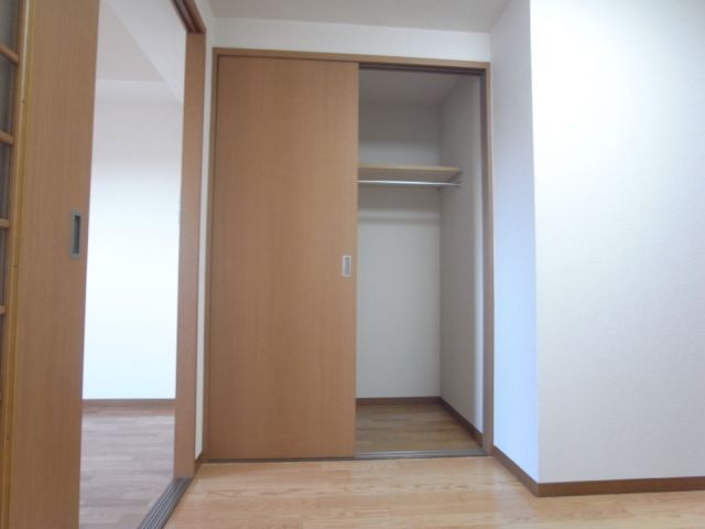 グランドール栄生 収納