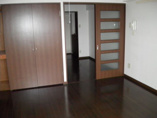 サザン名駅EAST 押入れ収納があるのでお部屋は広々つかえます