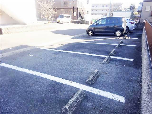 メゾンエスポワール 駐車場