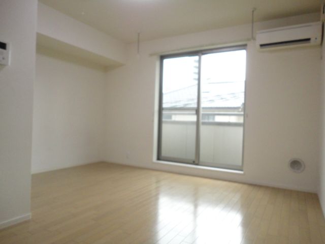 三友居 新しくてキレイな室内