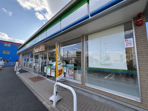 エルメゾン 【コンビニエンスストア】ファミリーマート　刈谷井ヶ谷店まで644ｍ
