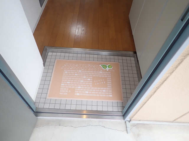 ドエル杁中 玄関