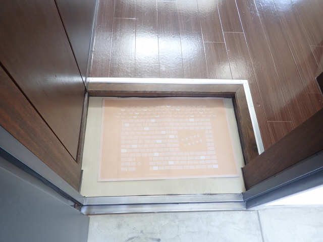 コートハウス 玄関