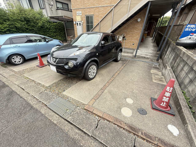アーティス山手 駐車場