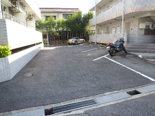 第２マルベリーヒル八事２号館 駐車場