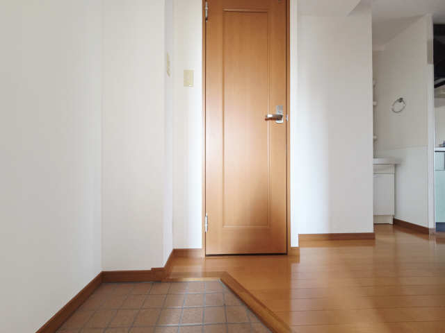 クレスト本山 玄関