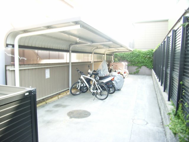 ベレーサ本山 駐輪場