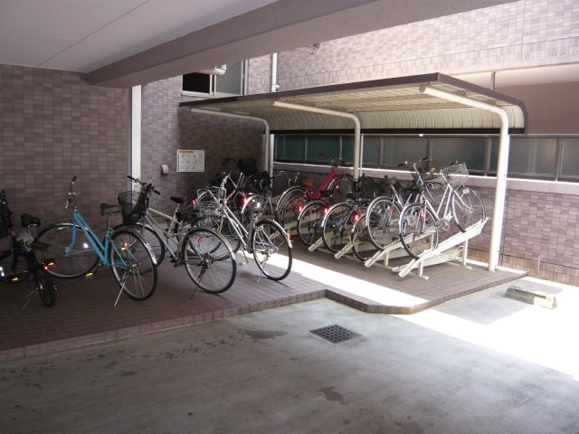 ベレーサ本山 駐輪場