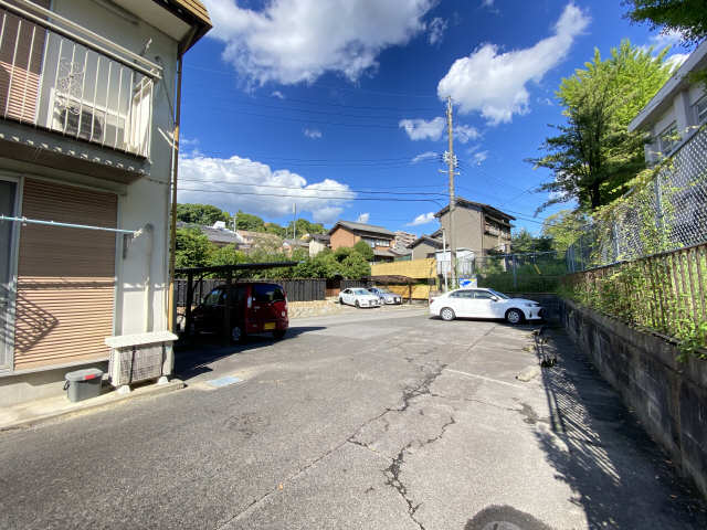メゾン栗林 駐車場