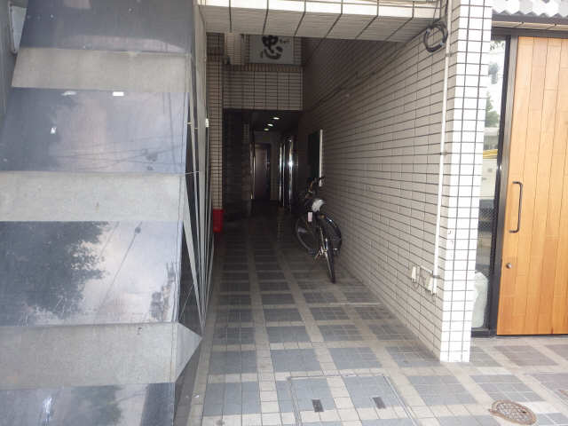 シングルハイツ新栄 エントランス
