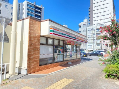 メゾンドールエスト 【コンビニエンスストア】セブンイレブン名古屋泉２丁目店まで308ｍ