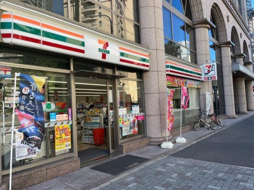 フォレスタ千種 【コンビニエンスストア】セブンイレブン名古屋葵3丁目店まで879ｍ