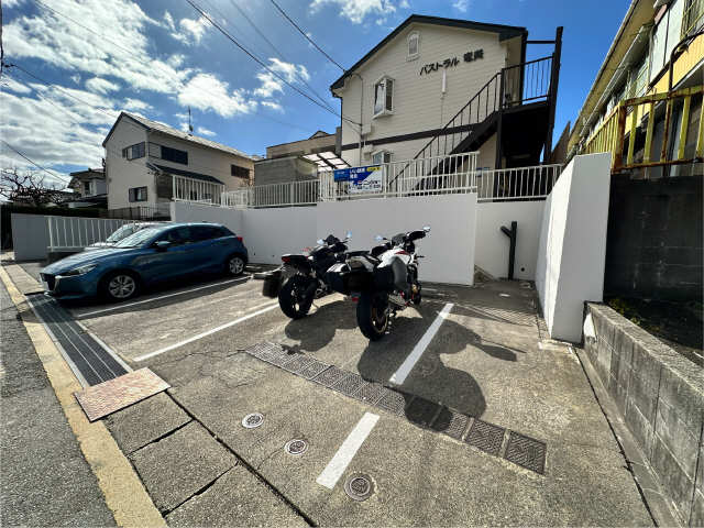 パストラル竜美 駐車場