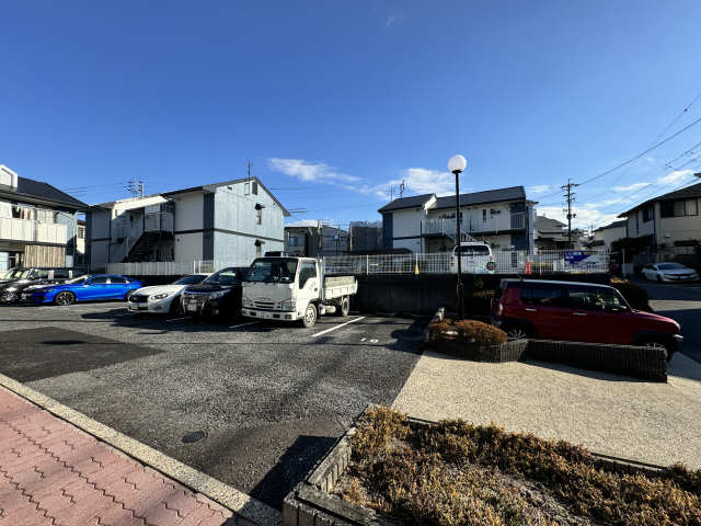 クリスタルビレッジＤ棟 駐車場