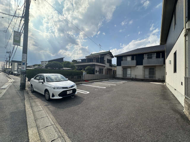 ディアス竜美丘Ｂ 駐車場
