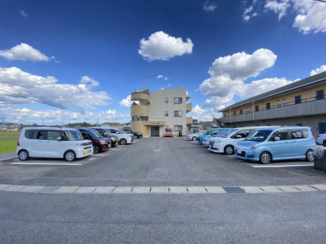 コーポラス北野 駐車場