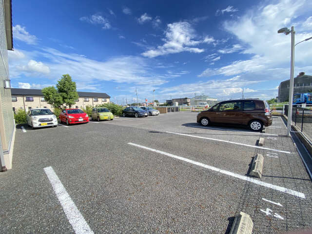 クレアール杉 駐車場