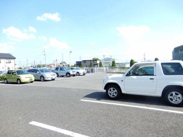 クレアール杉 駐車場