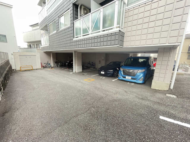 クレストＧ・Ｙ 南側駐車場（高さ制限有）