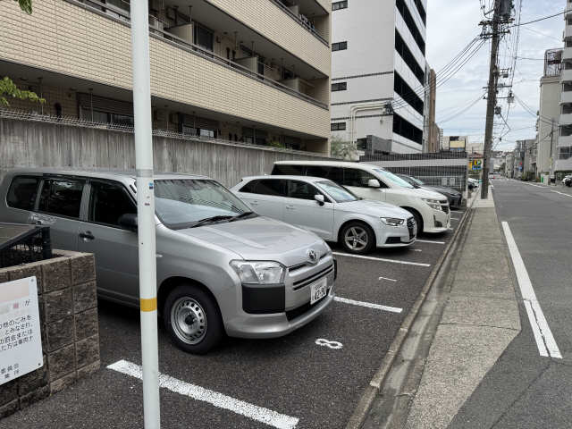 カンパーナ春岡 駐車場