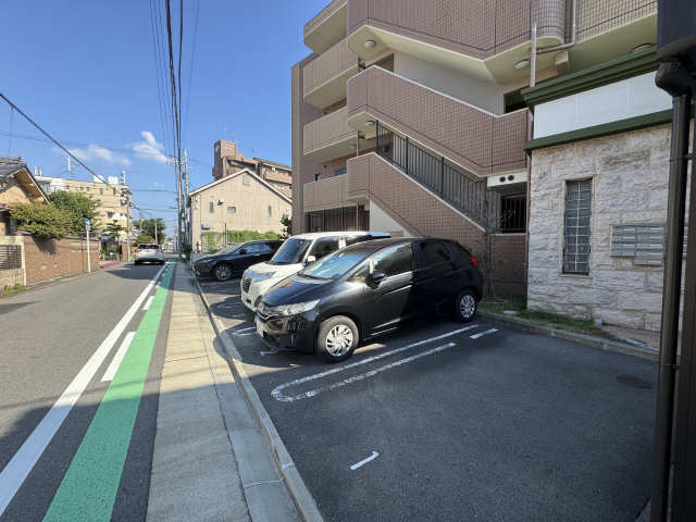 ＲＵＳＳＵＲＥ川名 駐車場