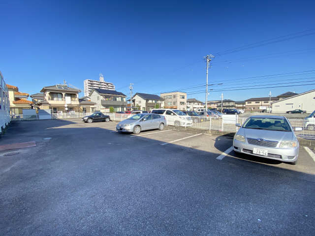  SURPLUS ONEちひろＡ棟 駐車場