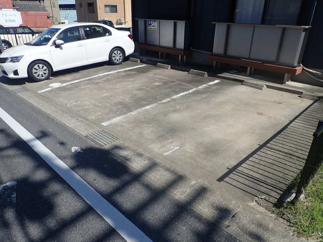 クレール東岡崎 駐車場