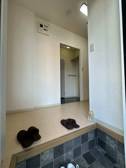 クレール東岡崎 玄関