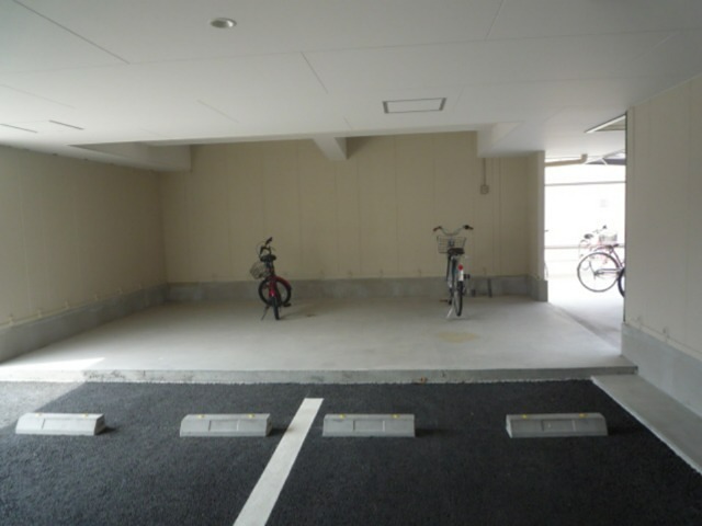 アーリーバードⅢ 駐車場