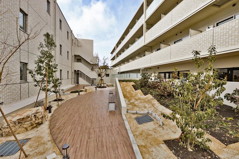 学生会館レコティ高峯 庭