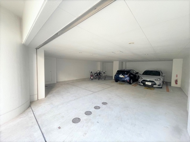 ホワイトマンション 駐車場