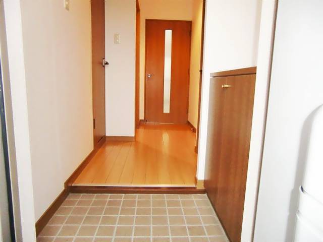 サンモール菊井 温かみのある玄関です