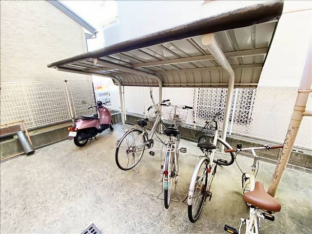 ワンライフ原 駐車場