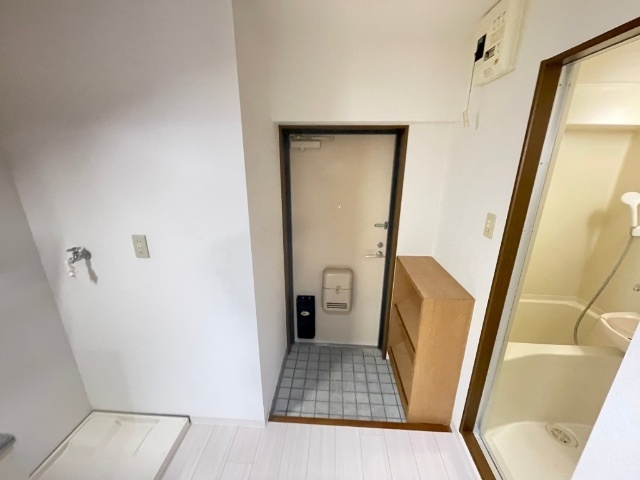 長谷川１２番館 玄関