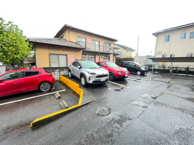 長谷川１２番館 駐車場