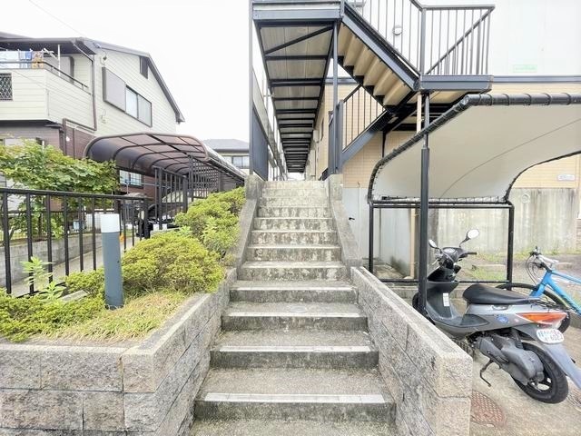 サンヒルズ黒笹いずみ エントランス