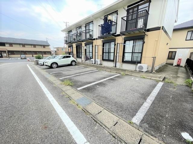 サンヒルズ黒笹いずみ 駐車場