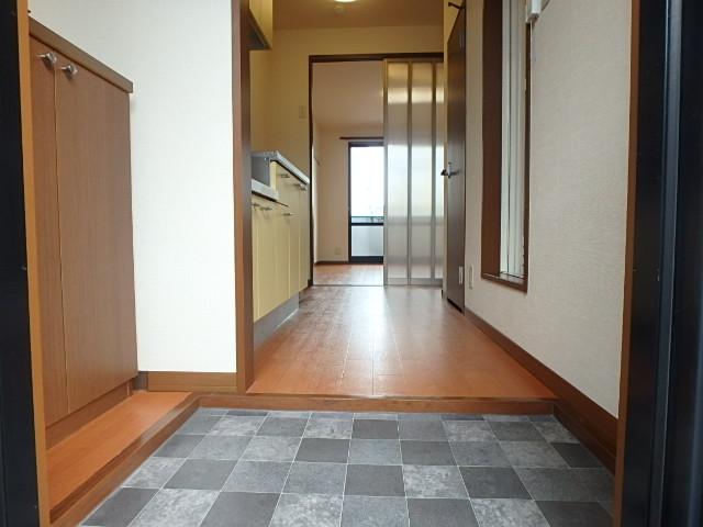 メゾンドール川原 玄関