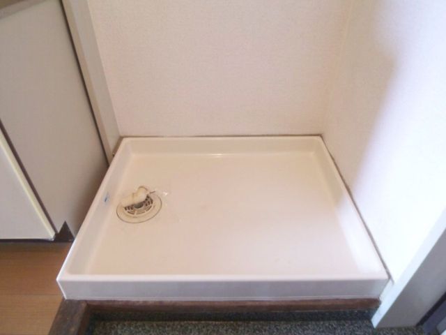 苺マンション 洗濯機置場です