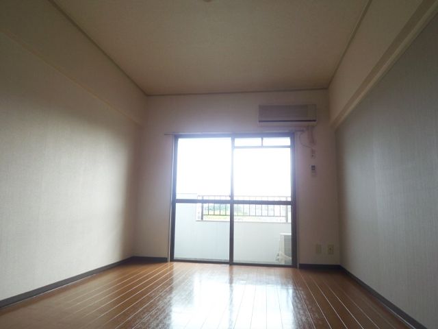 苺マンション 洋室です