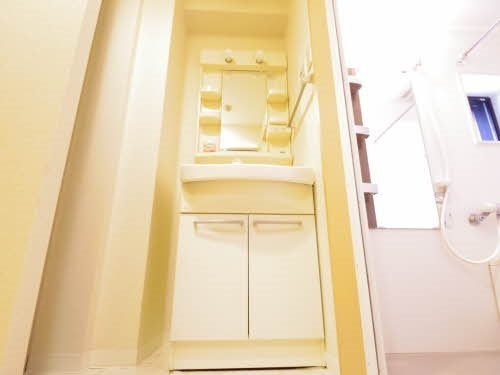 トリニティ那古野 綺麗な独立洗面台です。