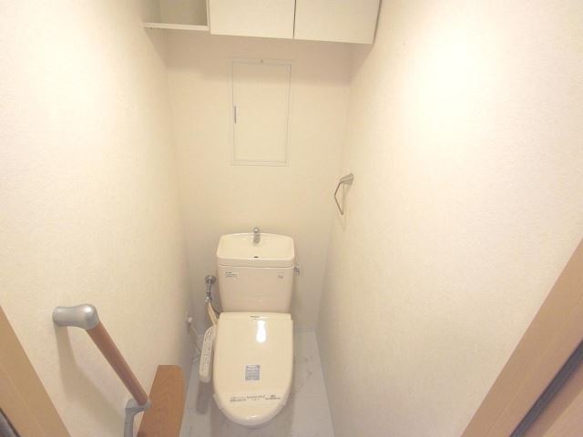 トリニティ那古野 上には収納の棚が付います。