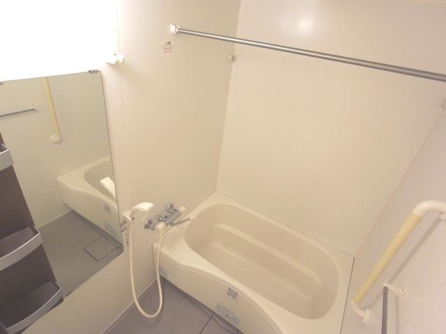トリニティ那古野 浴室乾燥機も付いていて癒しの空間になることでしょう。