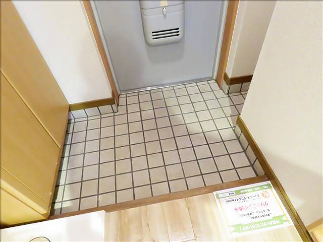 ラフィネ四ツ谷 玄関