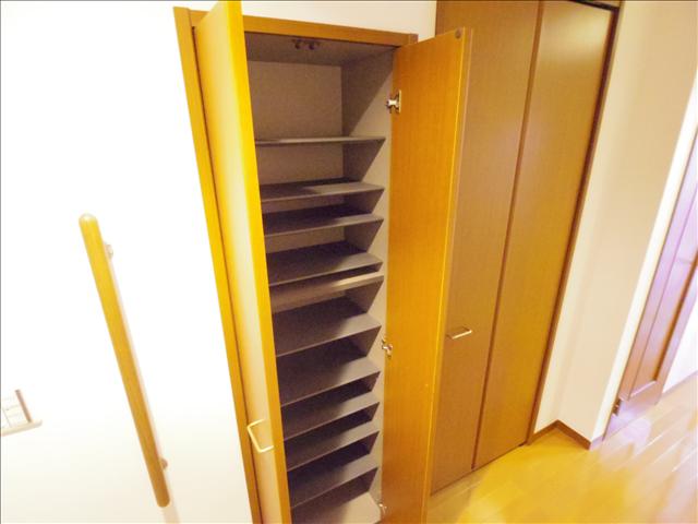 パステル瑞穂通 玄関