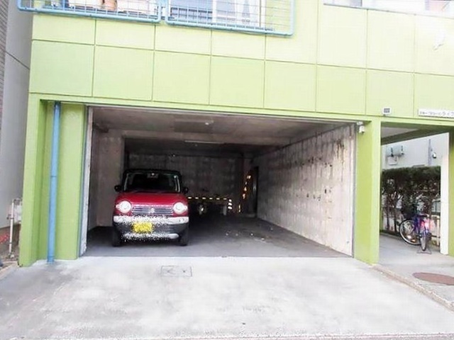ライフ白金 駐車場