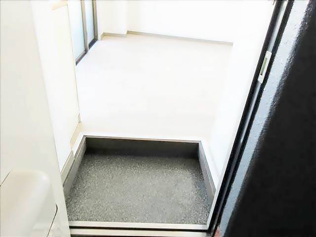 コンドミニアム御器所 玄関