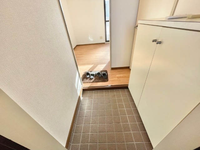明和マンション 玄関