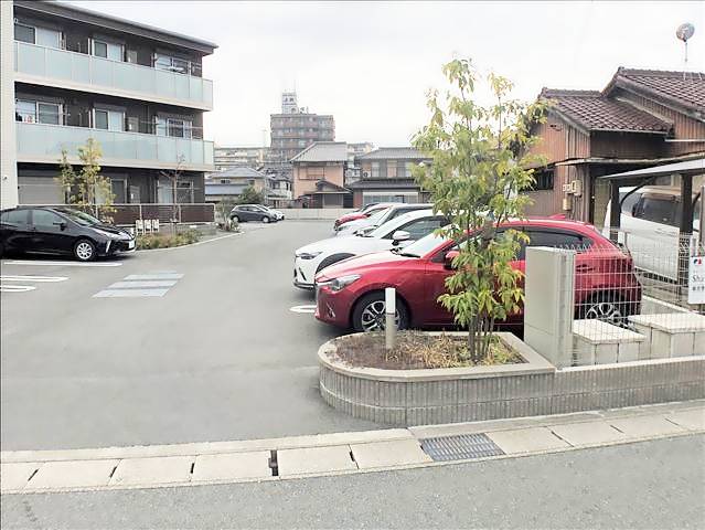 ルピナス　ファースト 駐車場