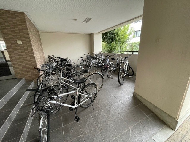 アイリス八事 駐車場